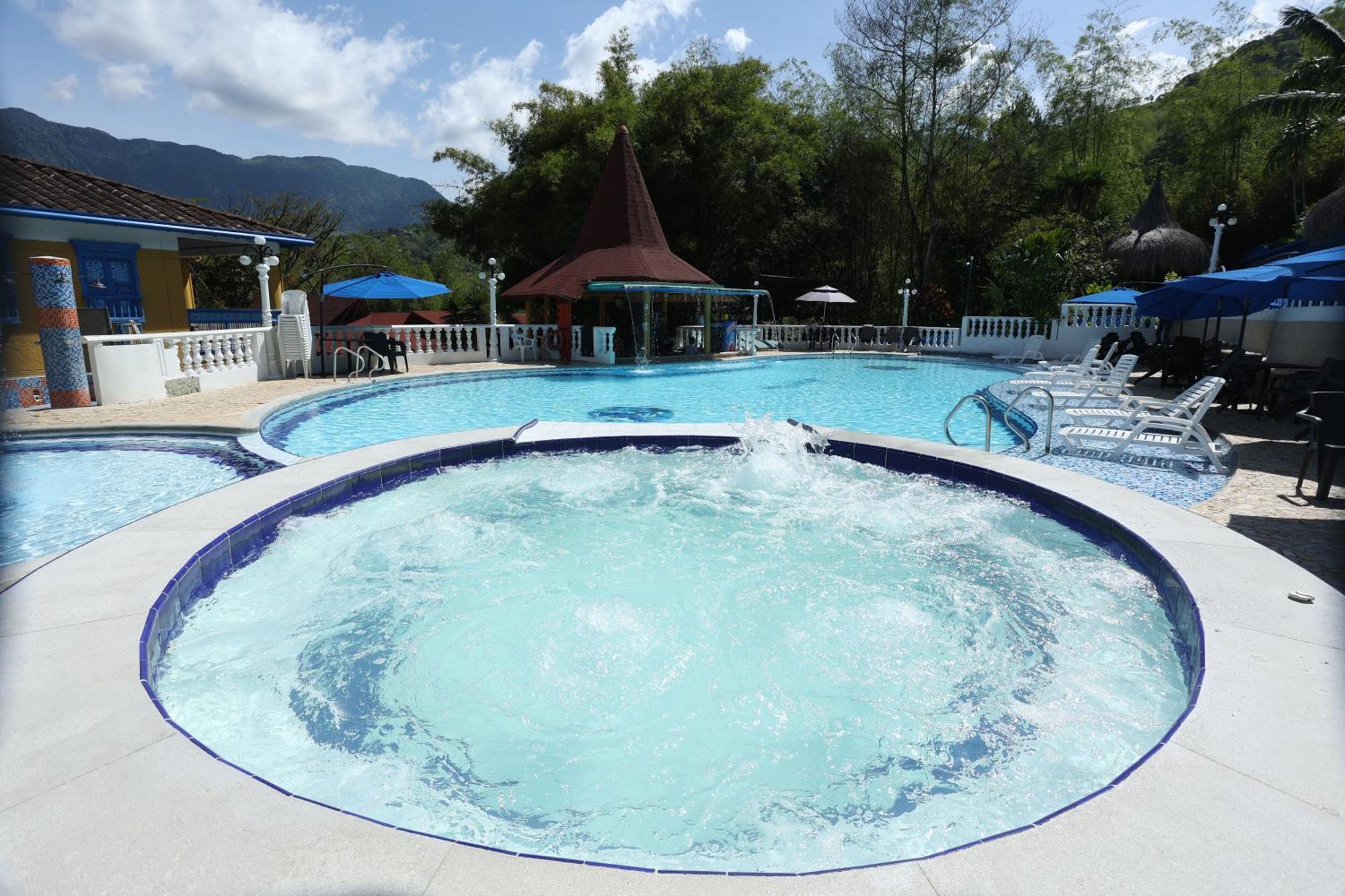 Hotel Aguatur Cocorná Buitenkant foto